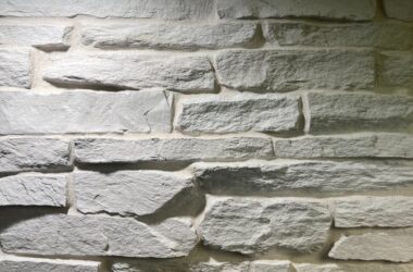 Close-up of arctic granite ledge manufactured stone veneer H-series Commercial offering by Hedberg Home