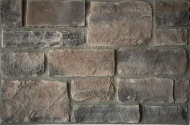 Close-up of boulder rtail charleston cobble manufactured stone veneer