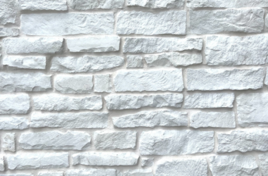 Closeup of Brilliant White Chiseled Edge Manufactured Stone Veneer H-series Commercial offering by Hedberg Home