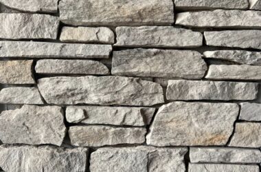 Close-up of colorado granite ledge manufactured stone veneer