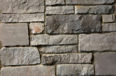 Close-up of eclipse chiseled edge manufactured stone veneer