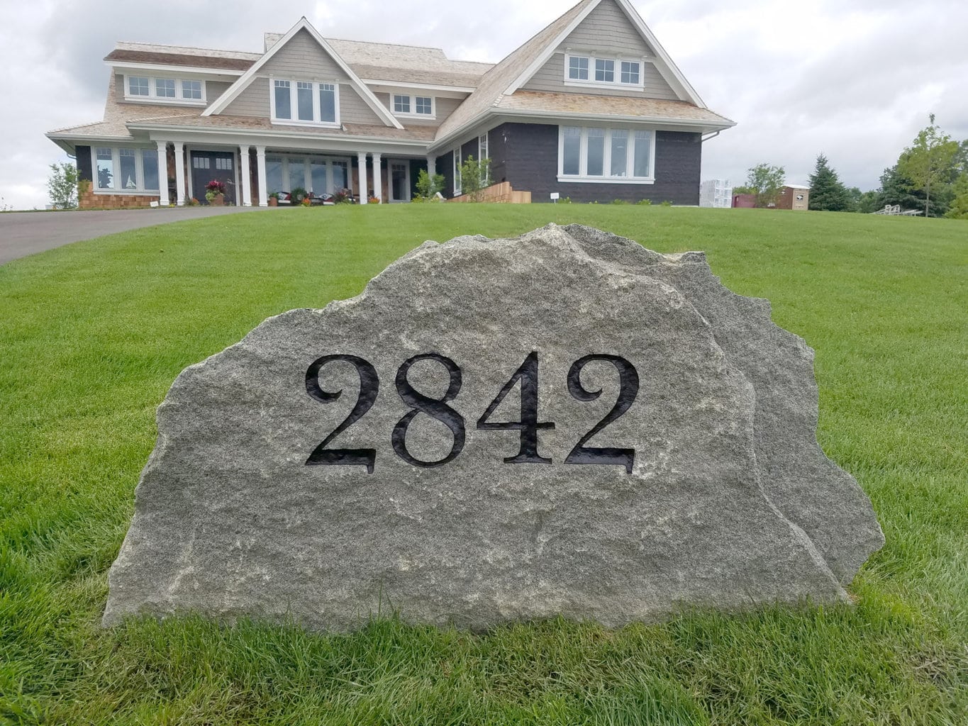 Engraving Address Stone2 Web 2048x1536 