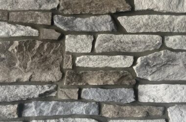 Close-up of glacial bluff granite ledge manufactured stone veneer