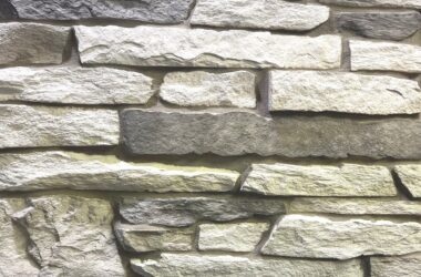 Close-up of harbor granite ledge manufactured stone veneer H-series Commercial offering by Hedberg Home