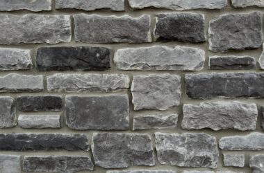 Close-up of midnight run chiseled edge manufactured stone veneer