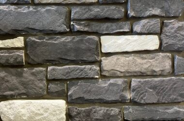 Close-up of old castle chiseled edge manufactured stone veneer H-series Commercial offering by Hedberg Home