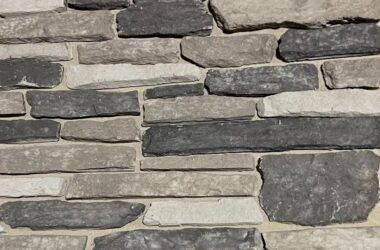 Close-up of old castle granite ledge manufactured stone veneer H-series Commercial offering by Hedberg Home