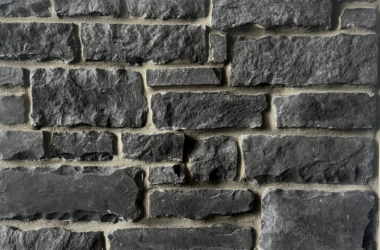 Closeup of Onyx Chiseled Edge Manufactured Stone Veneer H-series Commercial offering by Hedberg Home